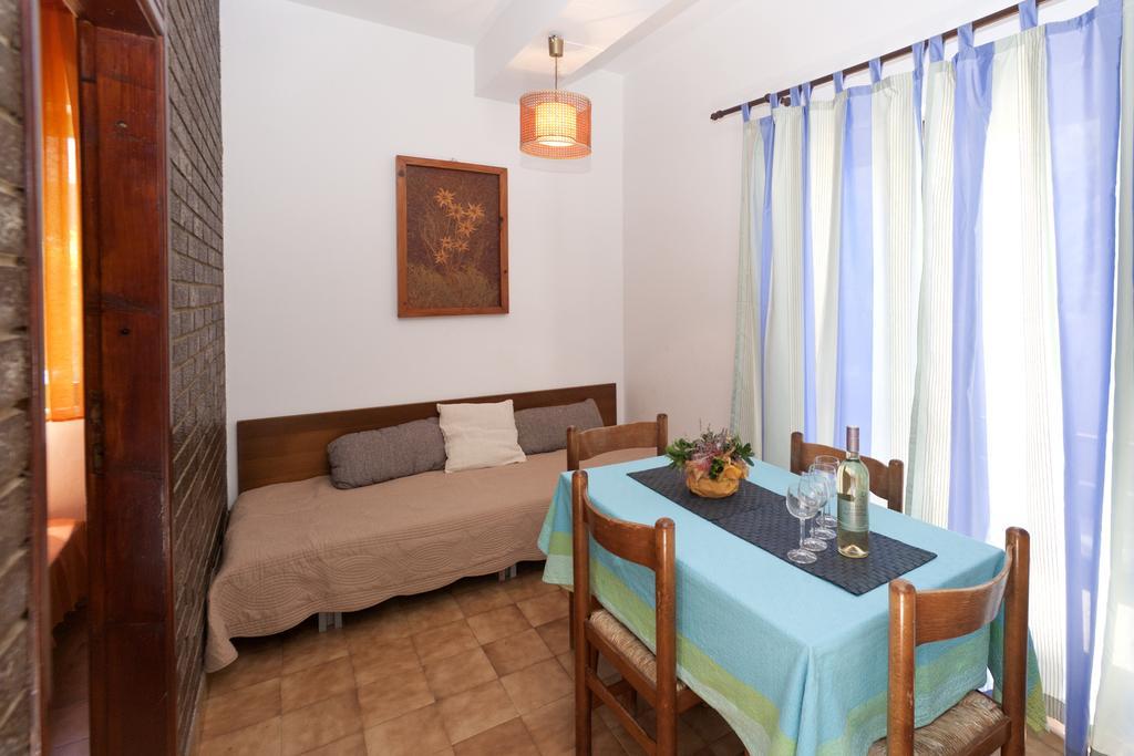 Apartments Mladenka โปเรช ภายนอก รูปภาพ