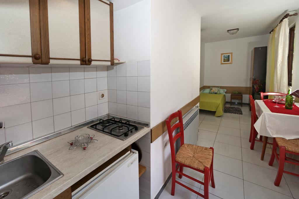 Apartments Mladenka โปเรช ภายนอก รูปภาพ